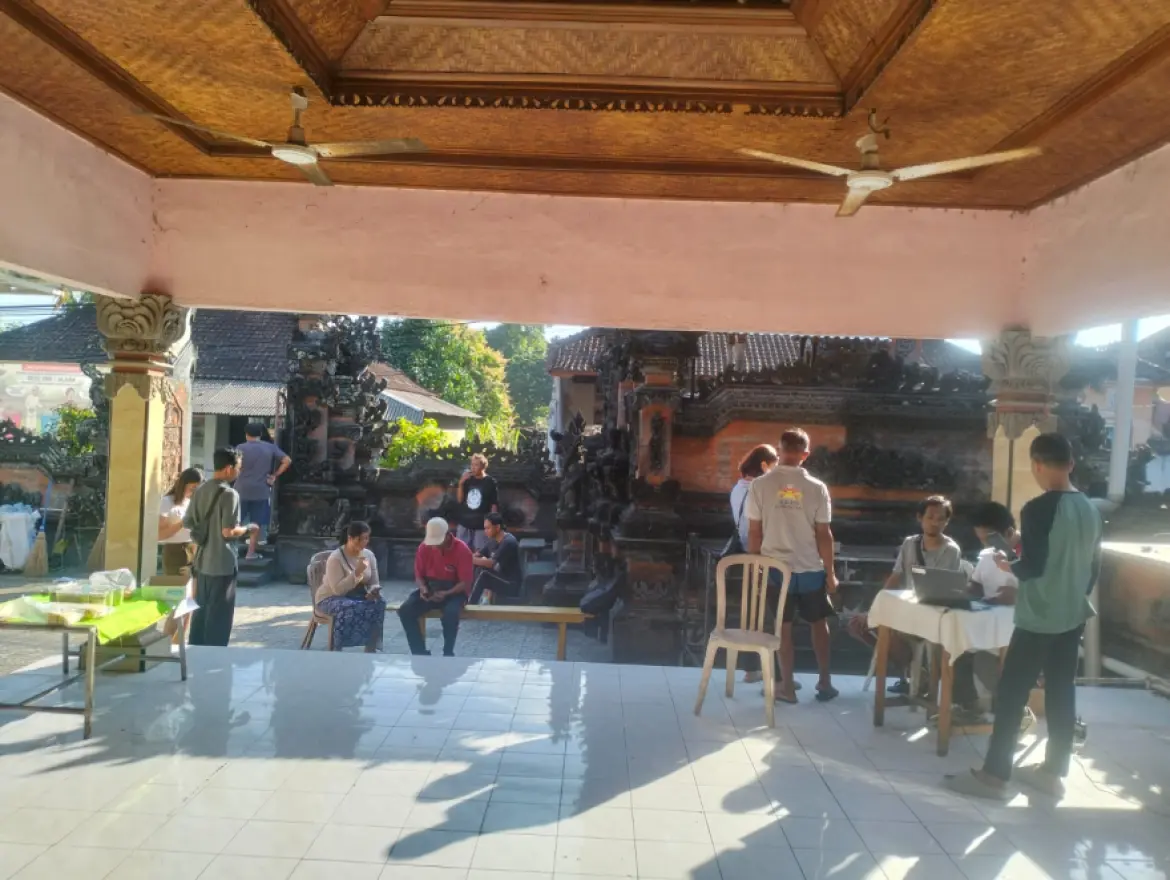 Pelayanan Jemput Bola Administrasi Kependudukan IKD dan Pendataan PERLINSOS Hadir di Banjar Kalanganyar Kangin