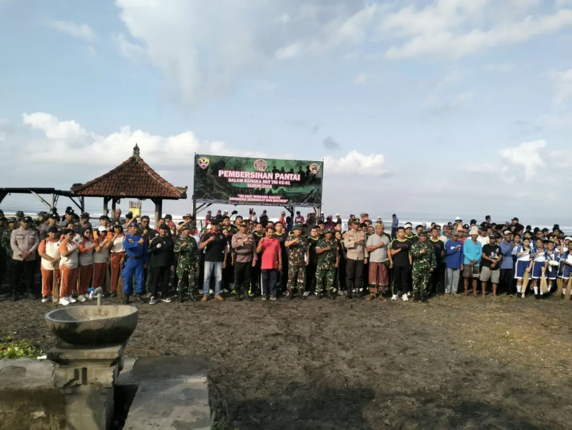 SINERGI JAGA LINGKUNGAN, KARYA BAKTI BERSIH PANTAI DIGELAR DI PANTAI YEH GANGGA